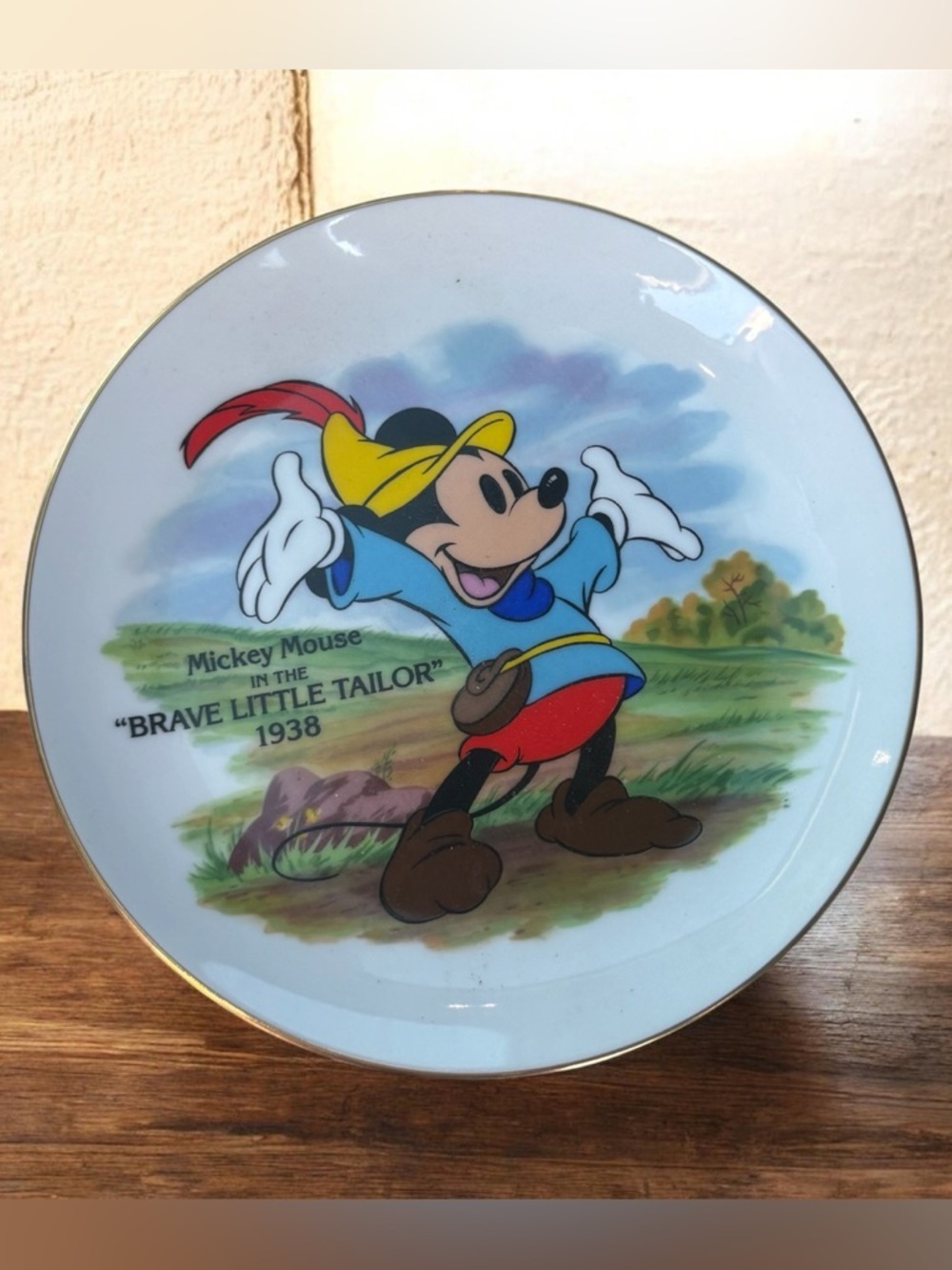 Walt Disney World Mickey Mouse “In The Brave Little Tailor” 1938 Collector Plate